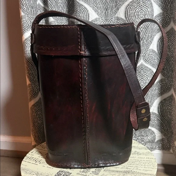 Vintage Tooled Leather Double Wine Bottle Carrying Case - Picture 6 of 16